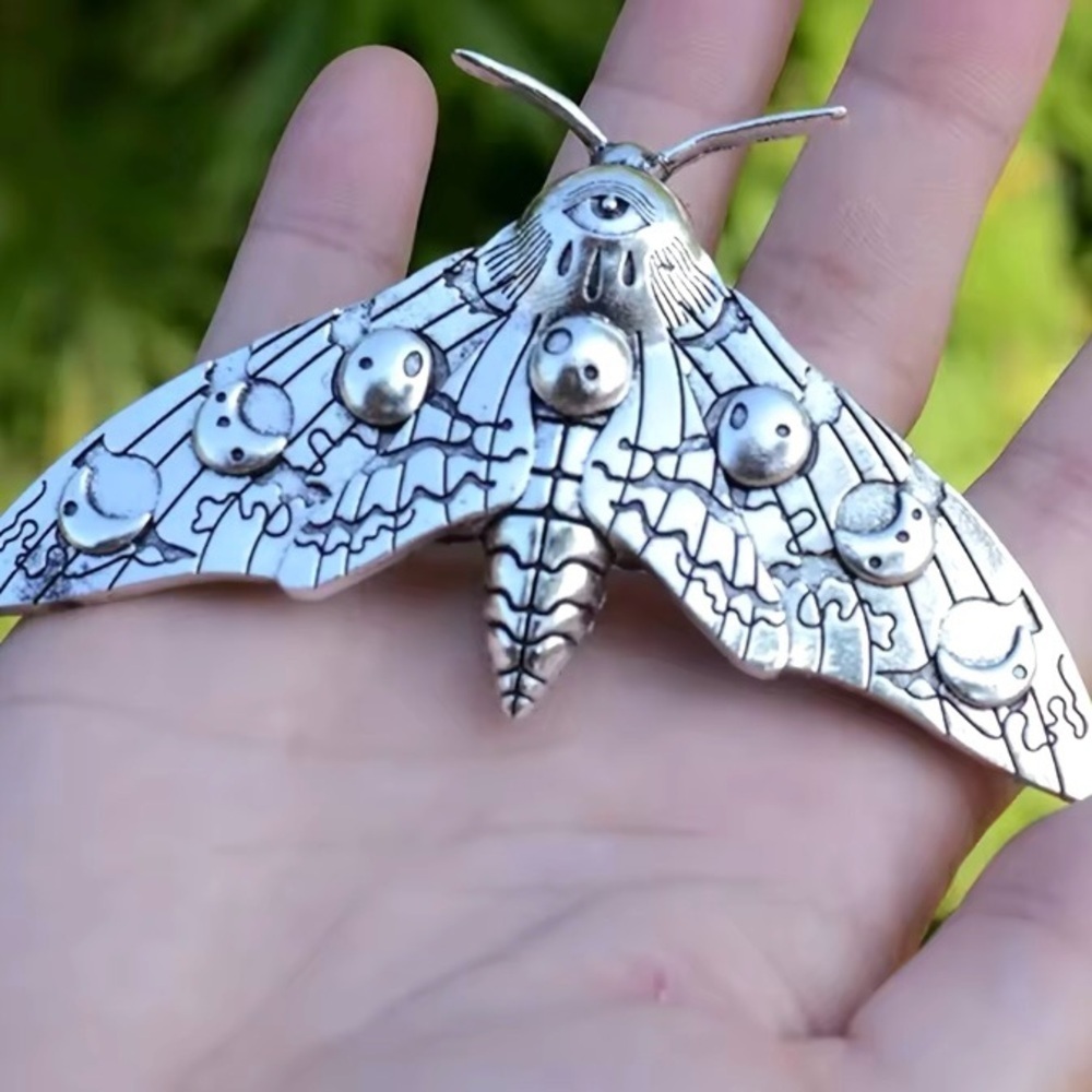 ✨Free People Lunar Phase Silver Moth Hair Clip - Picture 2 of 8